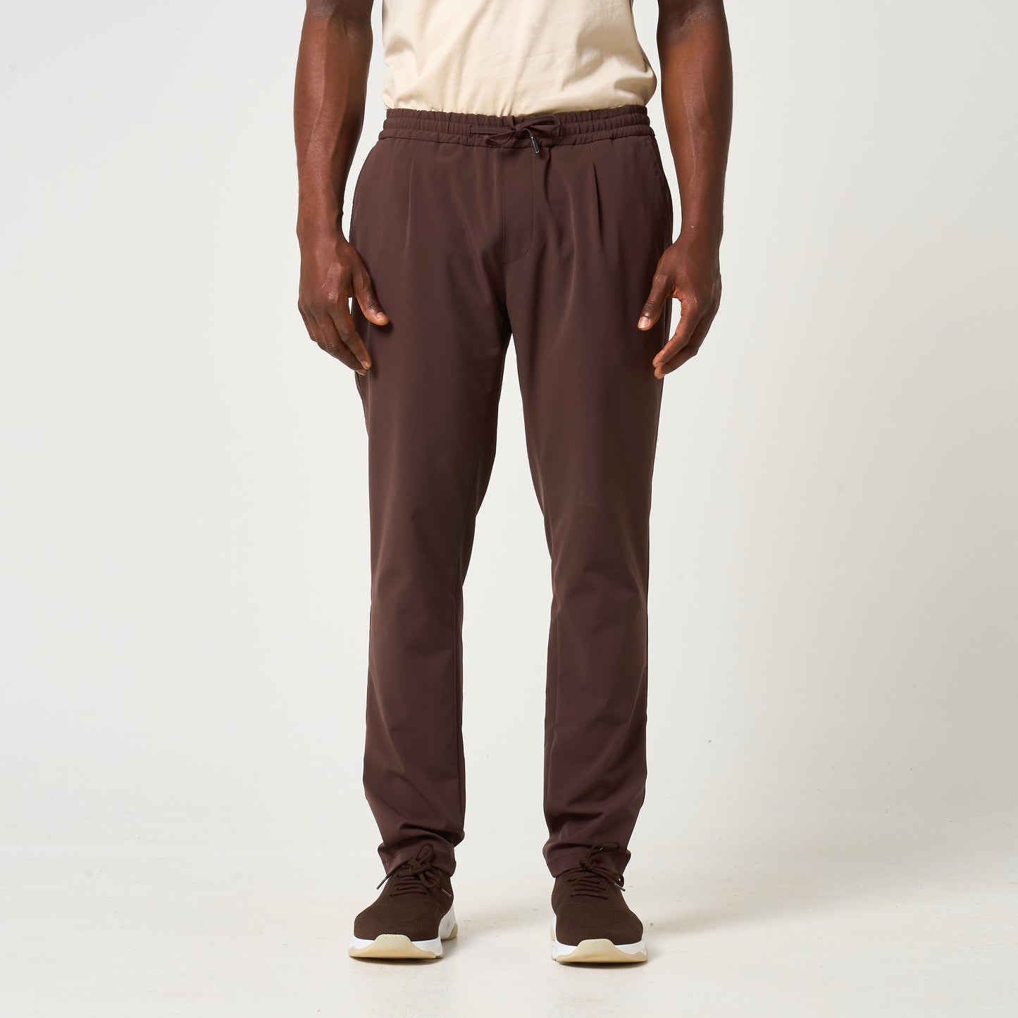 TECH PANTS SLIM FIT | BROWN