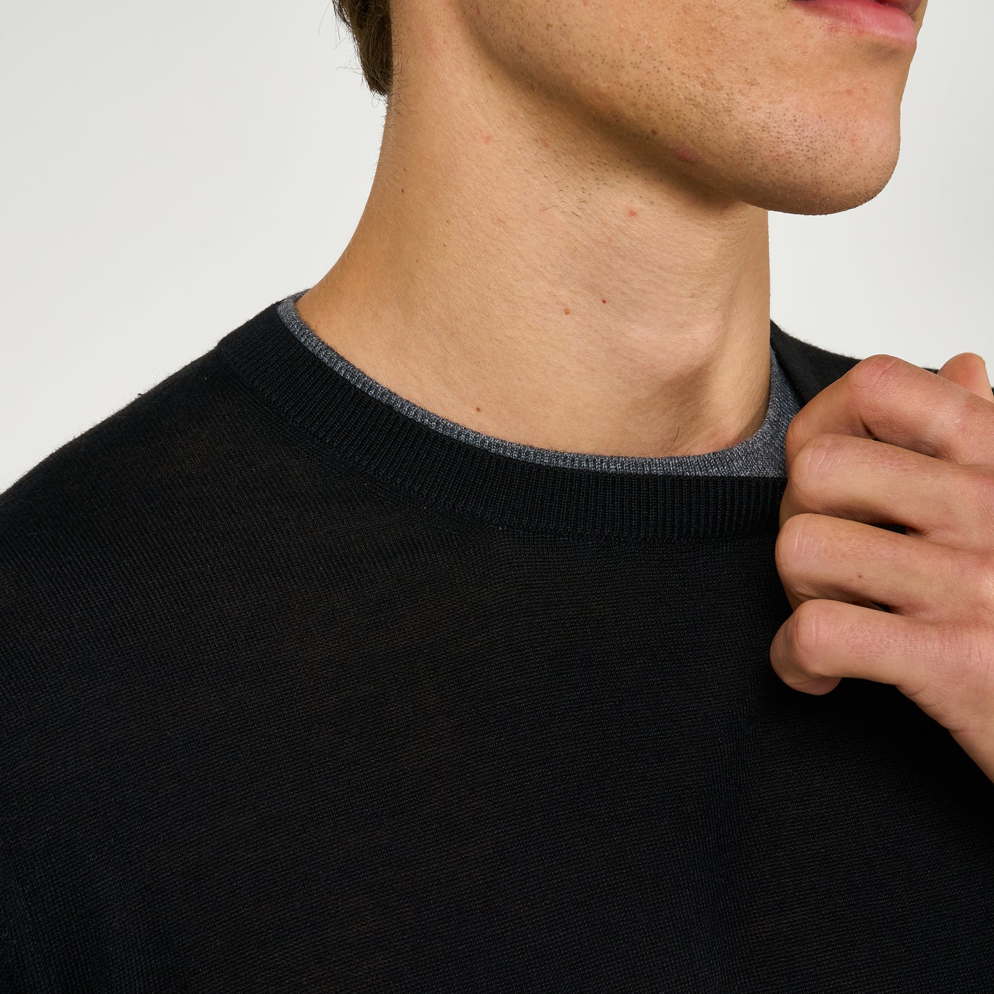 Extra Fine Wool Faux-Layered Crew Neck Jumper Black